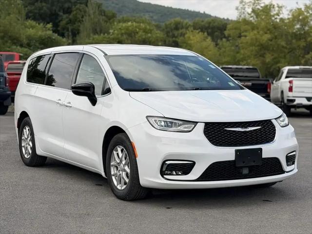 2026 Chrysler Pacifica Select for sale in Oneonta, NY
