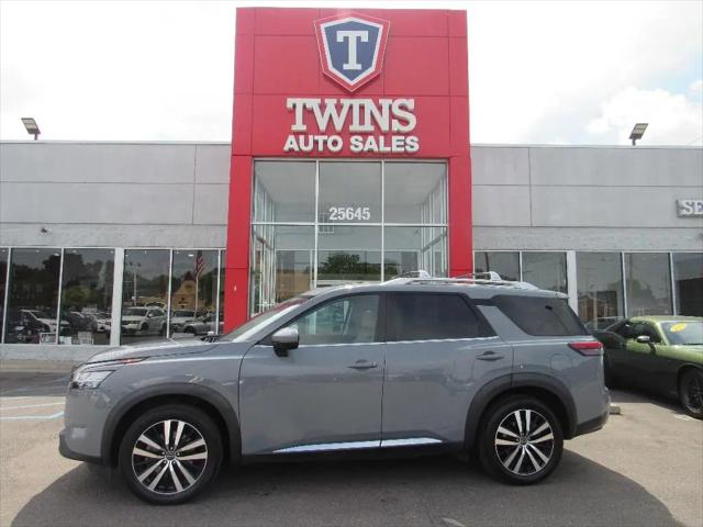 2023 Nissan Pathfinder Platinum 4WD for sale in Redford Charter Twp, MI