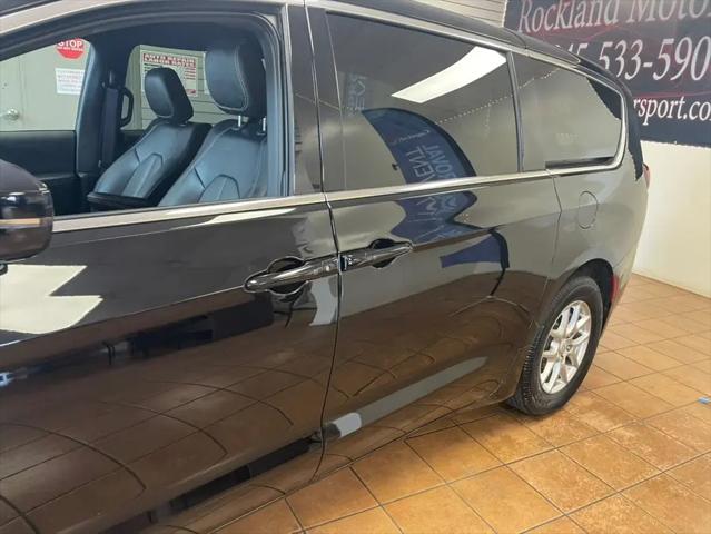 2025 Chrysler Pacifica Select