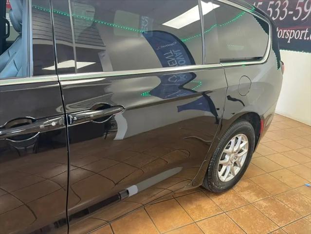 2025 Chrysler Pacifica Select