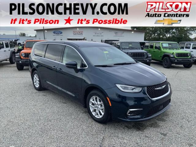 2023 Chrysler Pacifica Touring L for sale in Clinton, IN