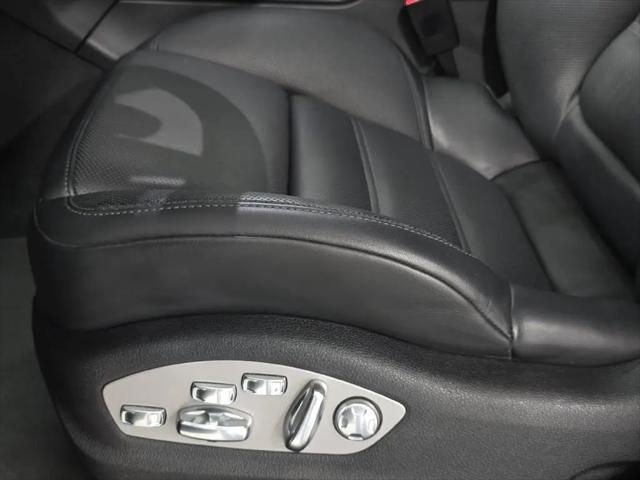 2023 Porsche Macan Macan