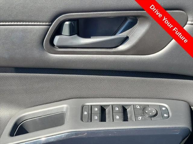 2025 Nissan Pathfinder SV FWD