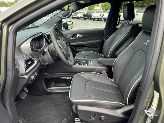 2027 Chrysler Pacifica Limited AWD