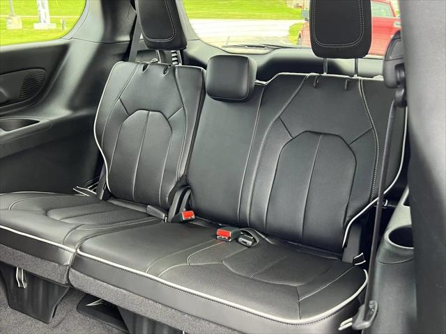 2027 Chrysler Pacifica Limited AWD