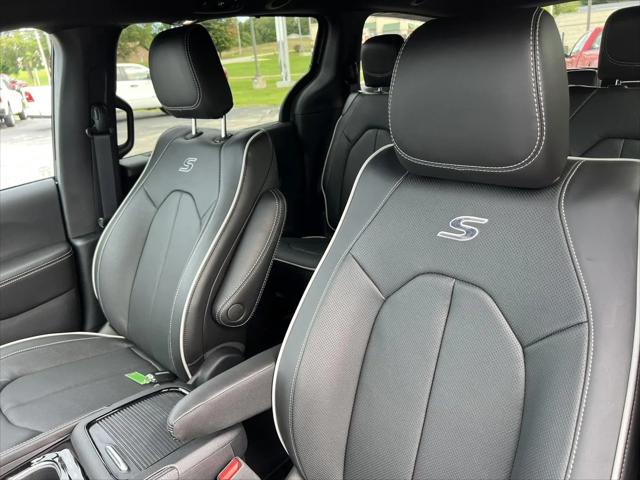 2027 Chrysler Pacifica Limited AWD