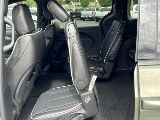 2027 Chrysler Pacifica Limited AWD