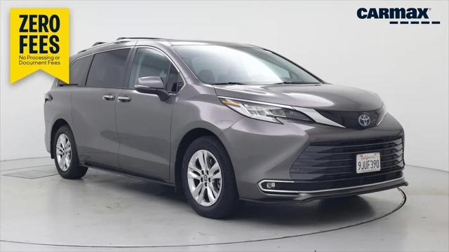 2024 Toyota Sienna Limited for sale in Palmdale, CA