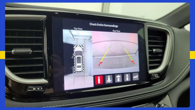 2025 Chrysler Pacifica Select