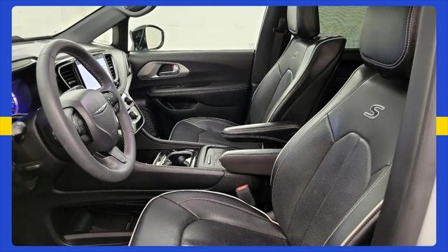 2023 Chrysler Pacifica Hybrid Limited