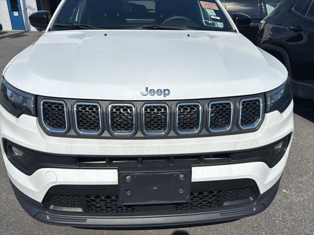 2023 Jeep Compass Latitude Lux FWD 2023 Jeep Compass Latitude Lux FWD