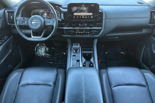 2025 Nissan Pathfinder SL FWD