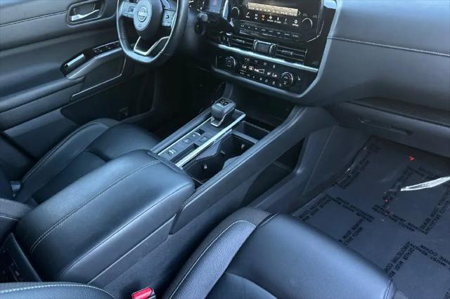 2025 Nissan Pathfinder SL FWD
