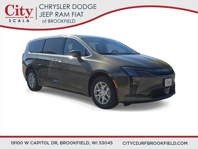 2027 Chrysler Pacifica Select for sale in Brookfield, WI