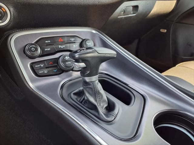 2017 Dodge Challenger SXT Plus
