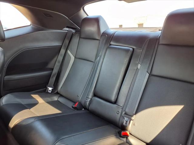 2017 Dodge Challenger SXT Plus