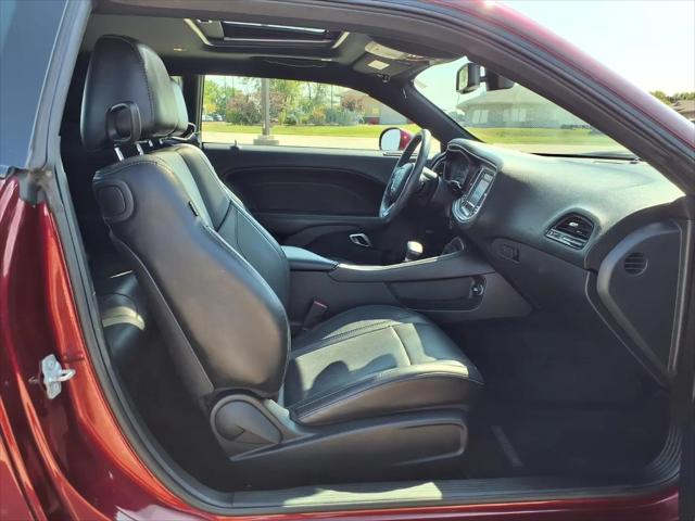 2017 Dodge Challenger SXT Plus