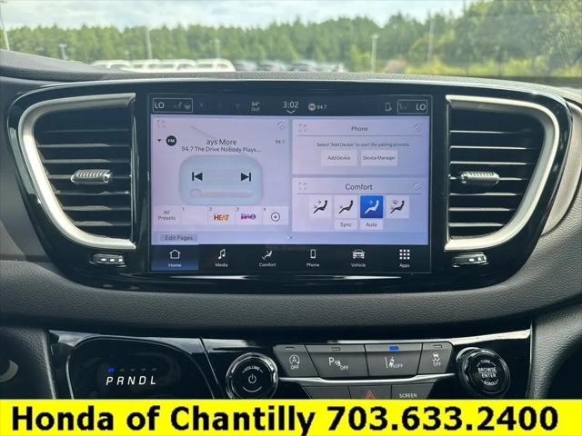 2025 Chrysler Pacifica Select