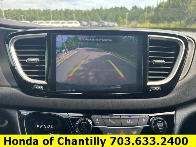 2025 Chrysler Pacifica Select