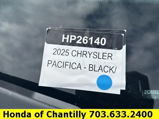 2025 Chrysler Pacifica Select