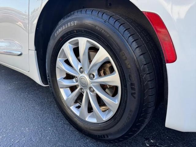 2017 Chrysler Pacifica Touring-L