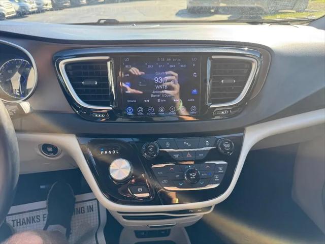 2017 Chrysler Pacifica Touring-L