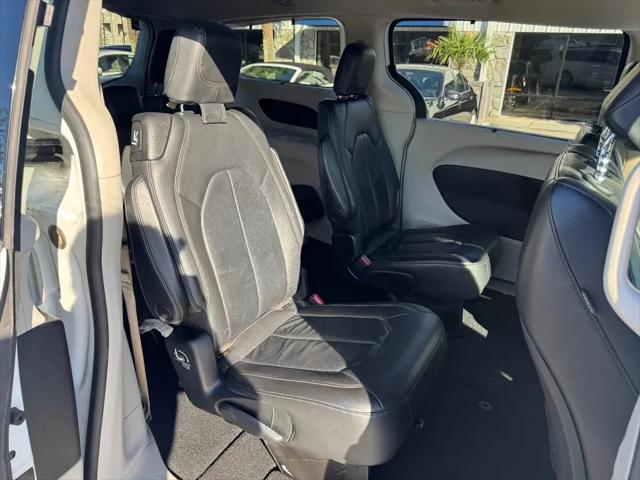 2017 Chrysler Pacifica Touring-L