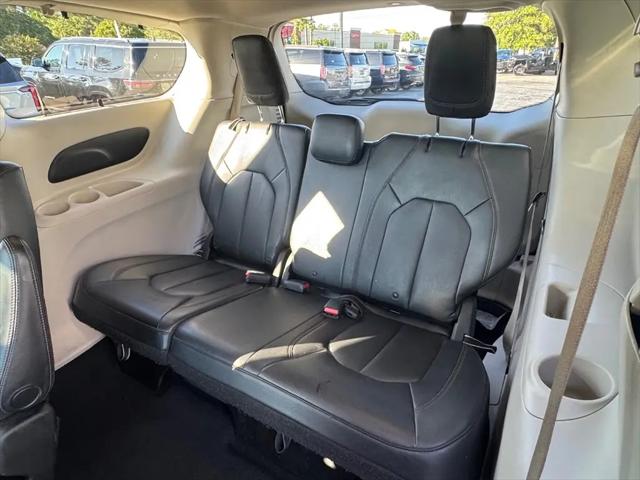 2017 Chrysler Pacifica Touring-L