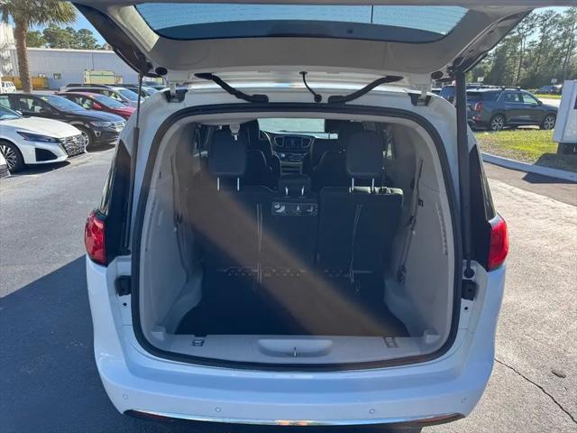 2017 Chrysler Pacifica Touring-L