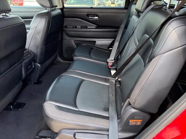 2023 Nissan Pathfinder SL FWD