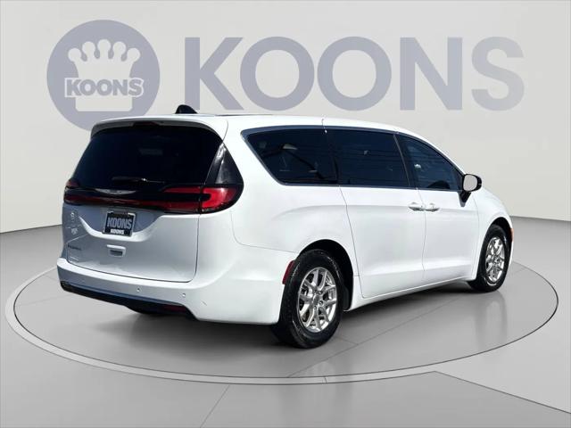 2025 Chrysler Pacifica Select