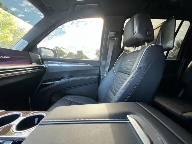 2025 Cadillac Escalade ESV Premium Luxury Platinum