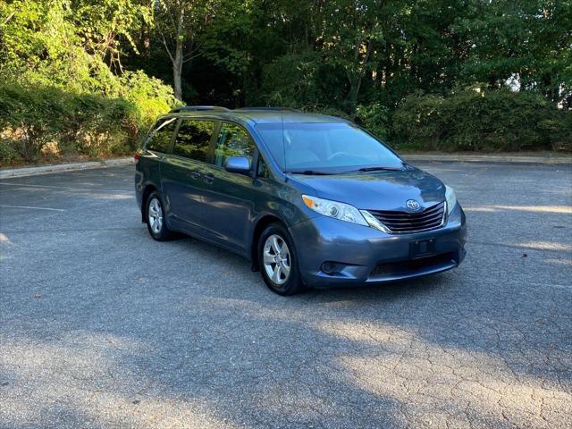 2013 Toyota Sienna LE V6 8 Passenger