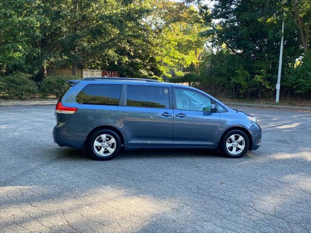 2013 Toyota Sienna LE V6 8 Passenger