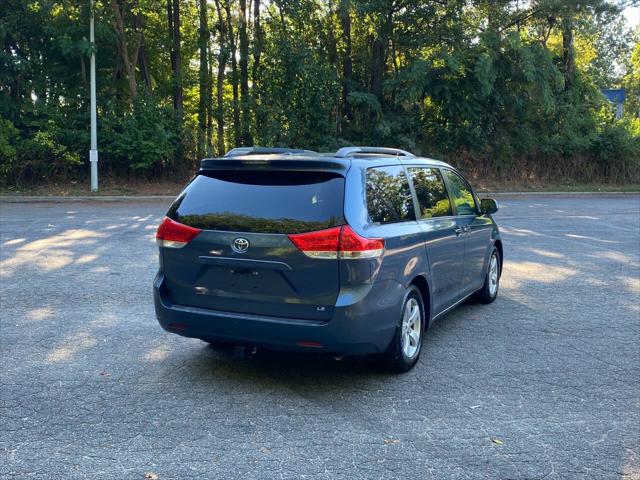 2013 Toyota Sienna LE V6 8 Passenger