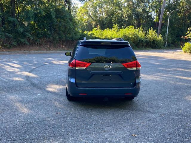 2013 Toyota Sienna LE V6 8 Passenger