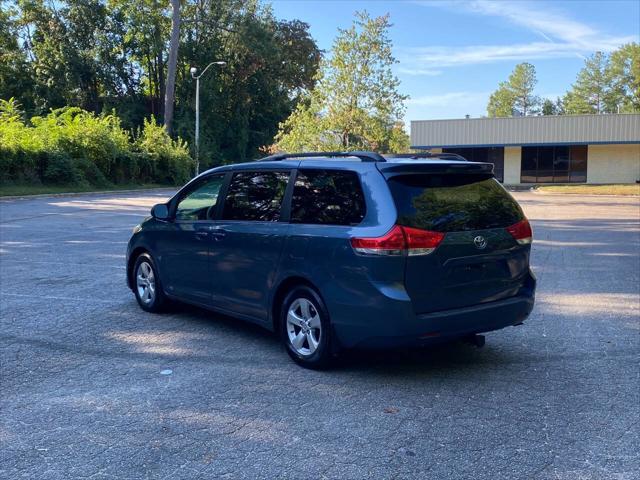 2013 Toyota Sienna LE V6 8 Passenger