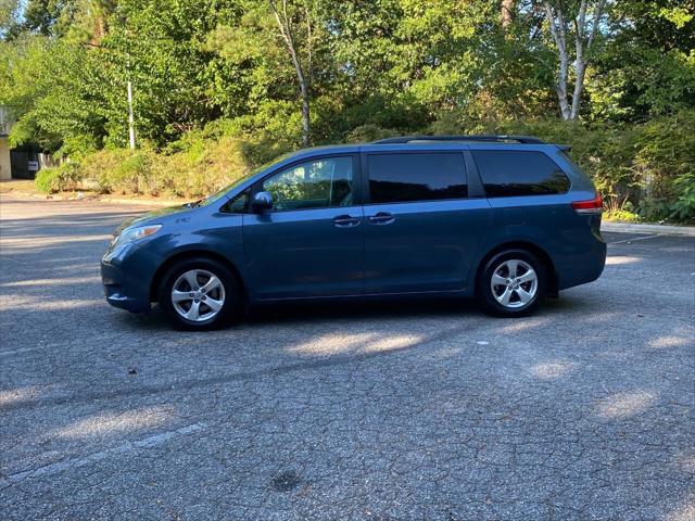 2013 Toyota Sienna LE V6 8 Passenger