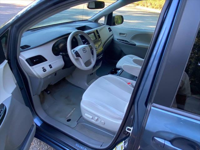 2013 Toyota Sienna LE V6 8 Passenger