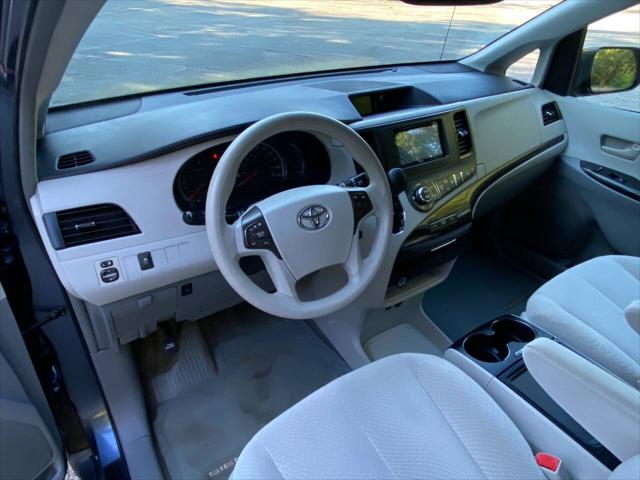2013 Toyota Sienna LE V6 8 Passenger
