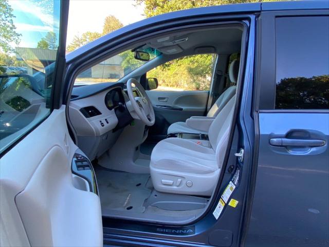 2013 Toyota Sienna LE V6 8 Passenger