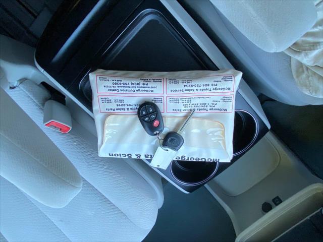 2013 Toyota Sienna LE V6 8 Passenger