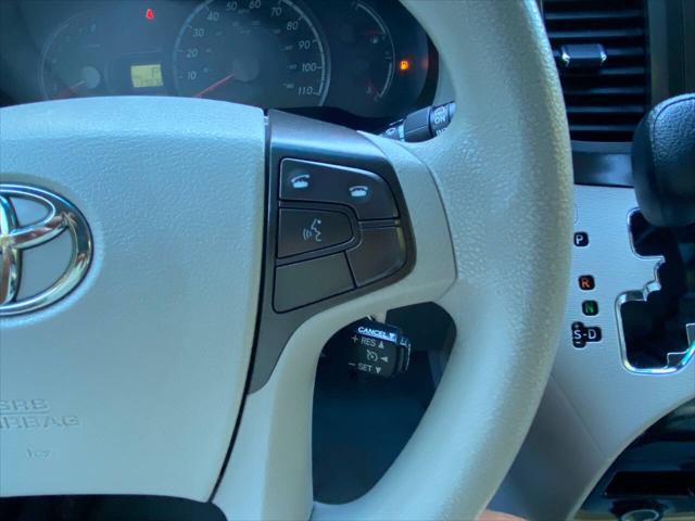 2013 Toyota Sienna LE V6 8 Passenger