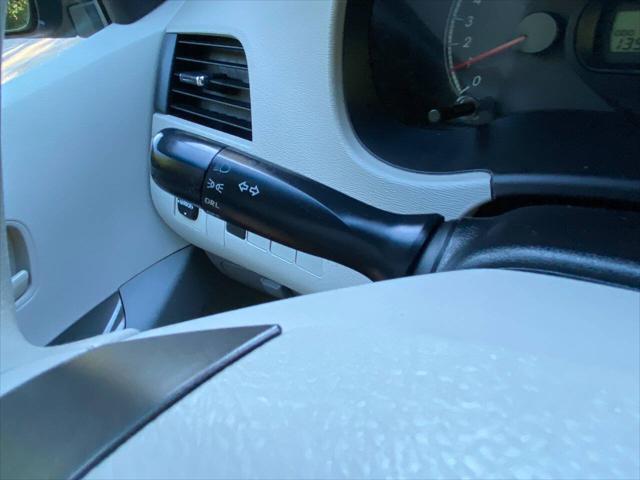 2013 Toyota Sienna LE V6 8 Passenger