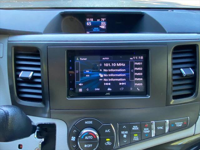 2013 Toyota Sienna LE V6 8 Passenger