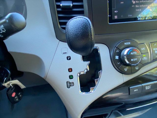 2013 Toyota Sienna LE V6 8 Passenger