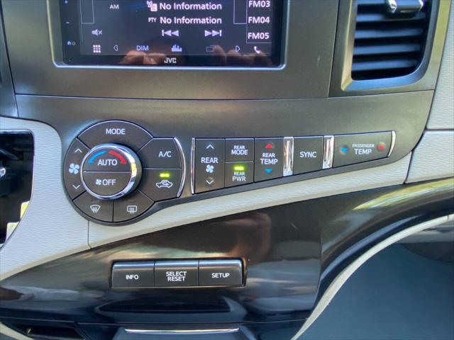 2013 Toyota Sienna LE V6 8 Passenger