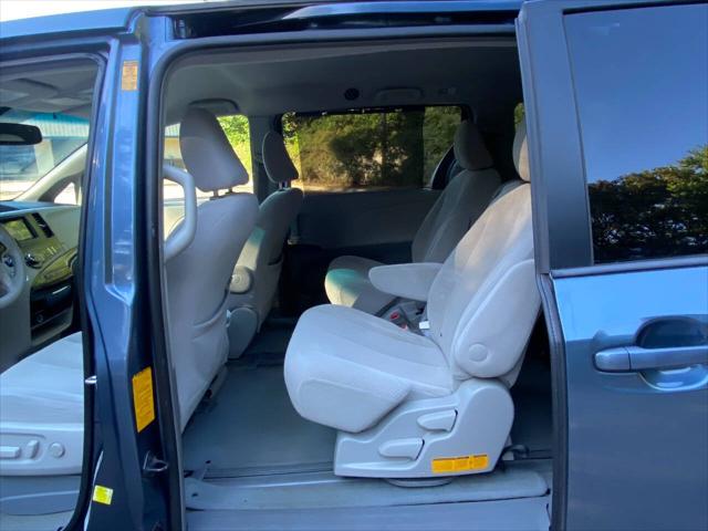 2013 Toyota Sienna LE V6 8 Passenger