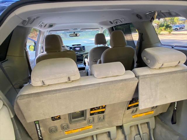 2013 Toyota Sienna LE V6 8 Passenger