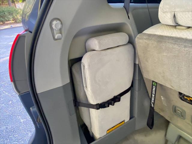 2013 Toyota Sienna LE V6 8 Passenger